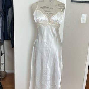 Flora long night gown